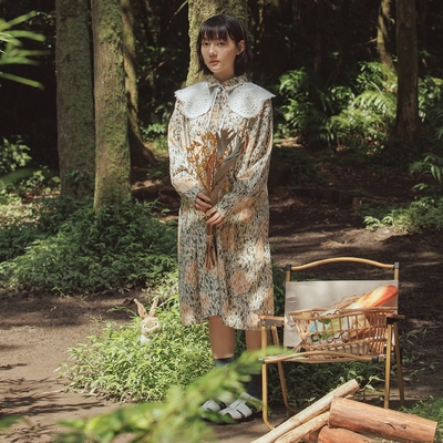 【MOSS CLUB】躲貓貓織標森林大典印花半開襟長袖洋裝 藍 米