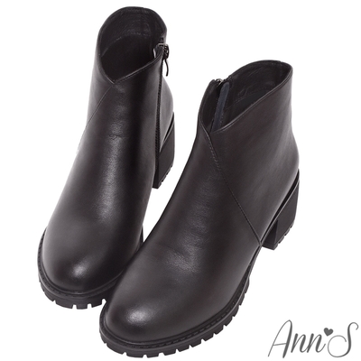 Ann’S紐約小姐-顯瘦V口剪裁圓頭牛皮真皮粗跟短靴5.5cm-黑