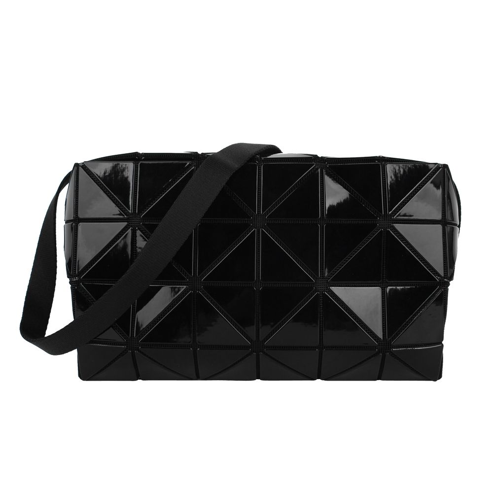 ISSEY MIYAKE  BAOBAO 幾何方格4x6搖滾斜背包/黑(亮面)