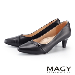 典雅V口真皮尖頭中跟鞋