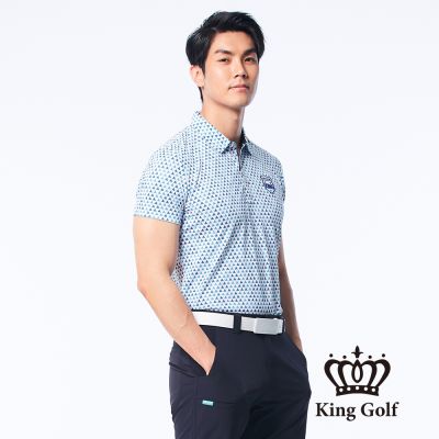 【KING GOLF】網路獨賣款-男款滿版三角印花盾牌標涼感短袖POLO衫-藍色