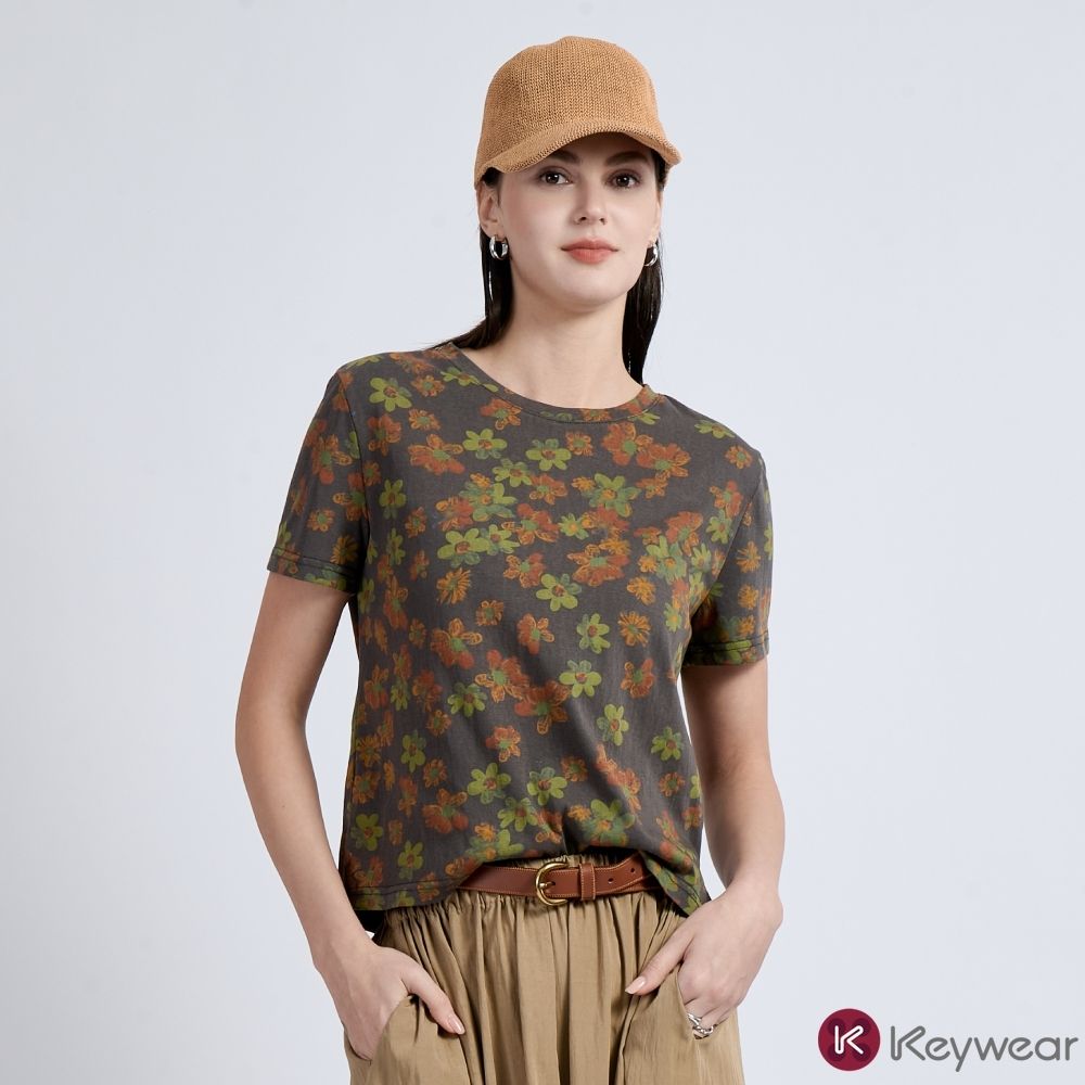 KeyWear奇威名品    復古小花印花圓領短袖上衣-綜合色