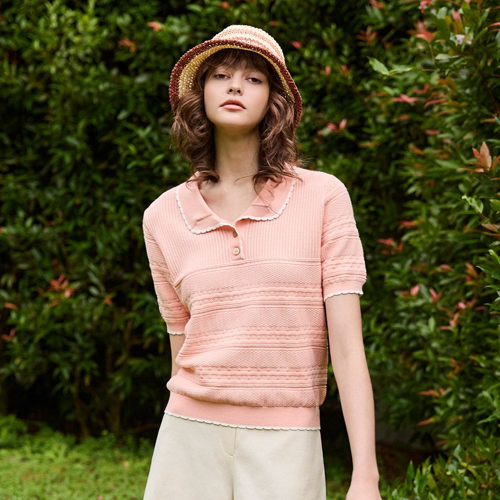 ILEY伊蕾 滾邊勾花短袖針織上衣(粉；M-XL) (粉)