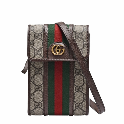 GUCCI古馳 Ophidia 金屬 GGLOGO 翻蓋手機包 迷你斜背包 GUCCI古馳 Ophidia金屬GGLOGO翻蓋迷你斜揹包,採用高階帆布與牛皮材質打造,咖啡色系設計展現優雅時尚風格。內裡為麂皮材質,提供3個內部夾層,方便收納手機、錢包等隨身物品。配有原廠防塵袋、說明書與包裝盒,背帶長度約100cm,輕便實用,適合女性日常使用。