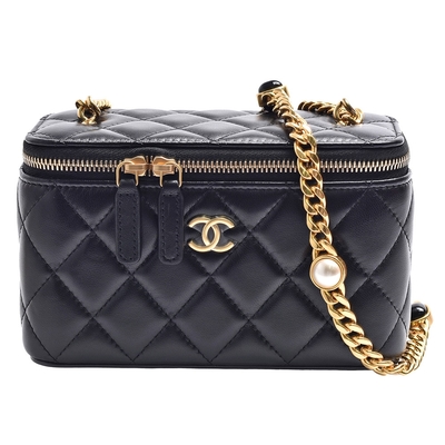 CHANEL香奈兒 經典雙C LOGO菱格紋小羊皮珠珠點綴鍊帶斜背化妝包(黑)