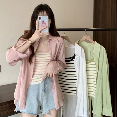 La Belleza休閒小清新防曬外搭薄款開釦長版襯衫+橫條針織背心兩件式