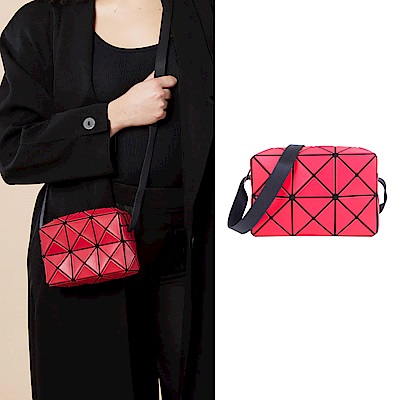 ISSEY MIYAKE 三宅一生 BAOBAO 紅色皮質2X3三角格立方小型斜背包