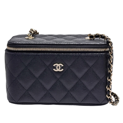 CHANEL香奈兒 經典雙C LOGO菱格粒紋牛皮拉鍊斜背長方形化妝包(黑)