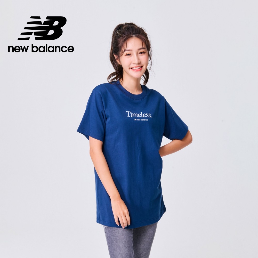 【New Balance】圓領刺繡字母短袖上衣_女性_深藍色_WT31551NNY