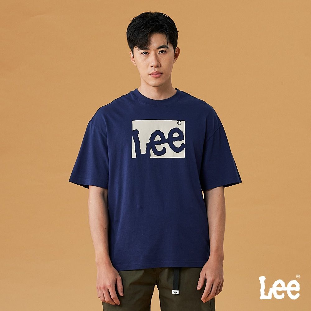Lee 男女款 季節性版型 方形大LOGO短袖圓領TEE 六色 (深藍)