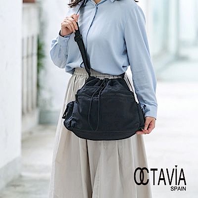 OCTAVIA 8 -  超輕量束口肩背包 - 羽毛黑
