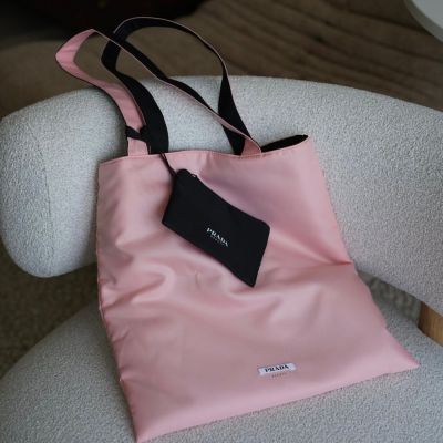 PRADA 雙面托特包附卡包｜霧粉黑雙色款