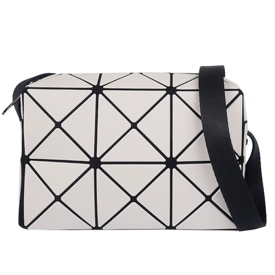ISSEY MIYAKE 三宅一生 BAOBAO 白灰色皮質2X3三角格立方小型斜背包