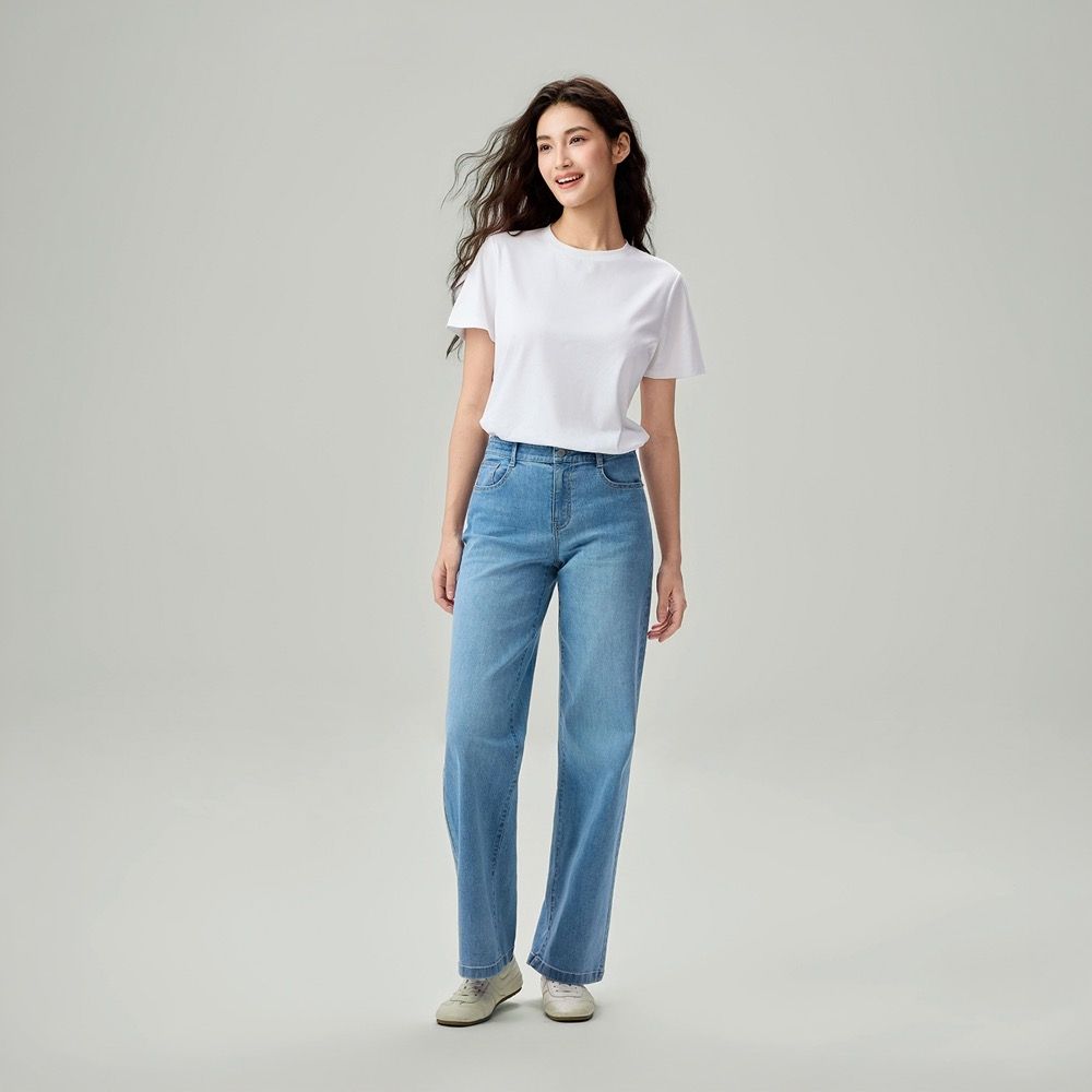 GIORDANO 女裝高彈力柔軟顯瘦寬版牛仔褲 (83 淺藍)