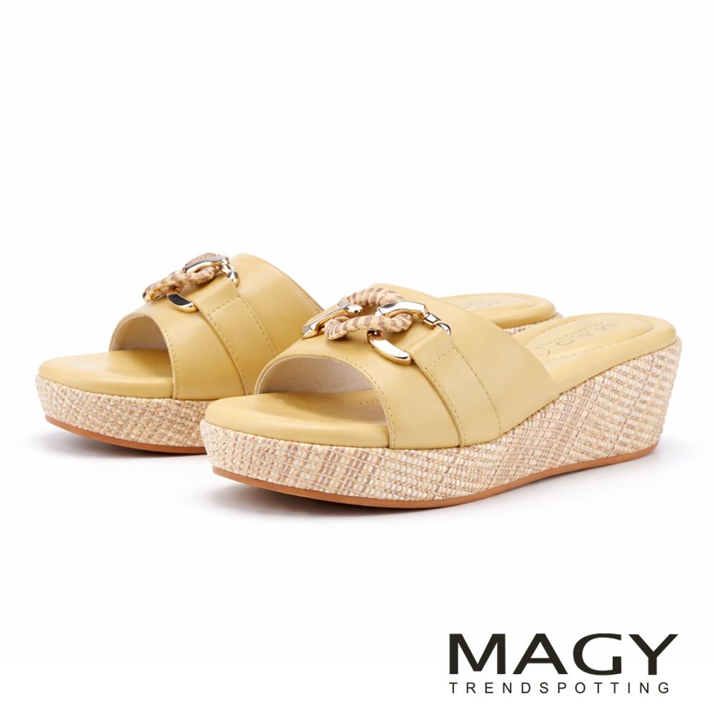 MAGY 柔軟羊皮厚底楔型涼拖鞋 黃色