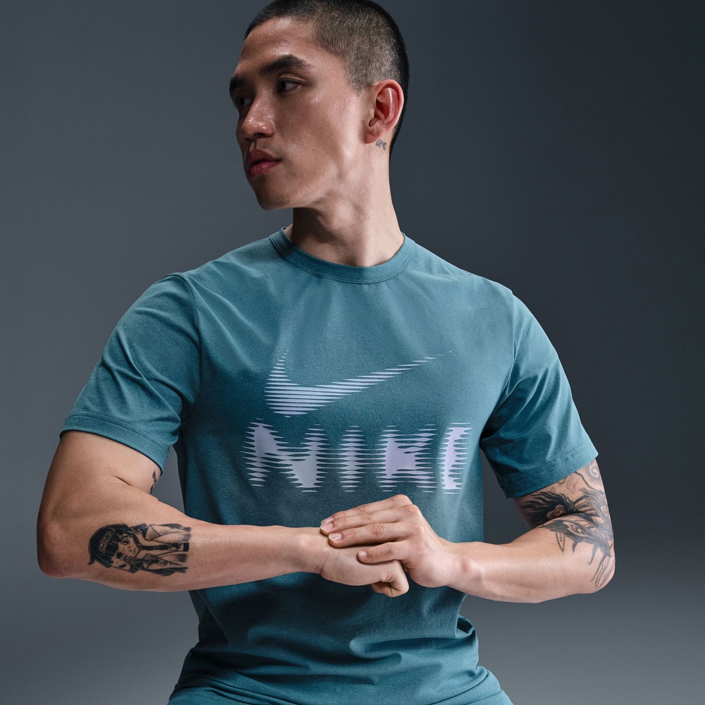 NIKE AS M NK DF UV HYVERSE GFX SS 男短袖上衣運動訓練藍