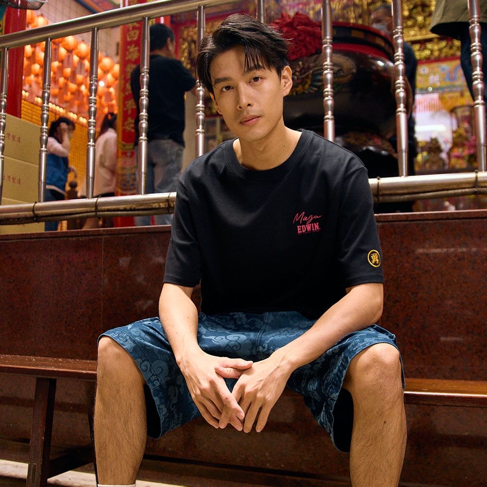 EDWIN 男裝 x 白沙屯 白沙屯粉紅超跑吸濕排汗短袖T恤-黑色
