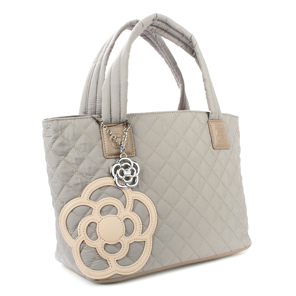 CLATHAS 山茶花金屬吊飾菱格紋尼龍托特包-小/淺灰色| 購物包/ 肩