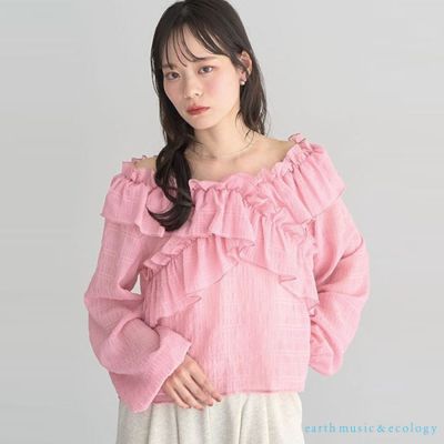 〈earth music〉微透荷葉摺邊2WAY露肩上衣