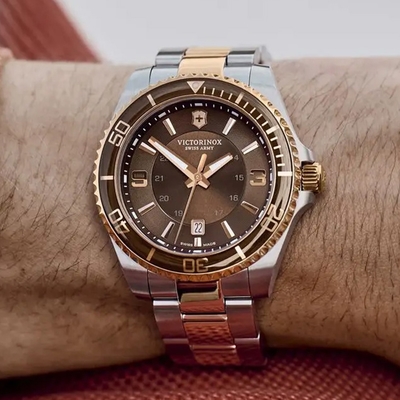 VICTORINOX瑞士維氏 Maverick 雙色潛水石英腕錶-玫瑰金x棕 錶 手錶 送禮 43mm / VISA-241951