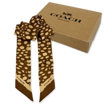 【COACH】經典 LOGO 100%蠶絲領帶長型絲巾領巾髮帶禮盒(小鹿斑點)
