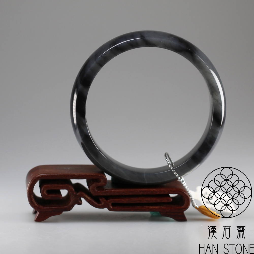 漢石齋】天然和田玉手鐲玉鐲白玉底青花墨玉(手圍19.4/版寬19.3mm) | 漢