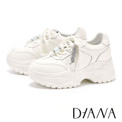 DIANA 晶透串珠水鑽飾釦牛皮厚底休閒鞋 白色