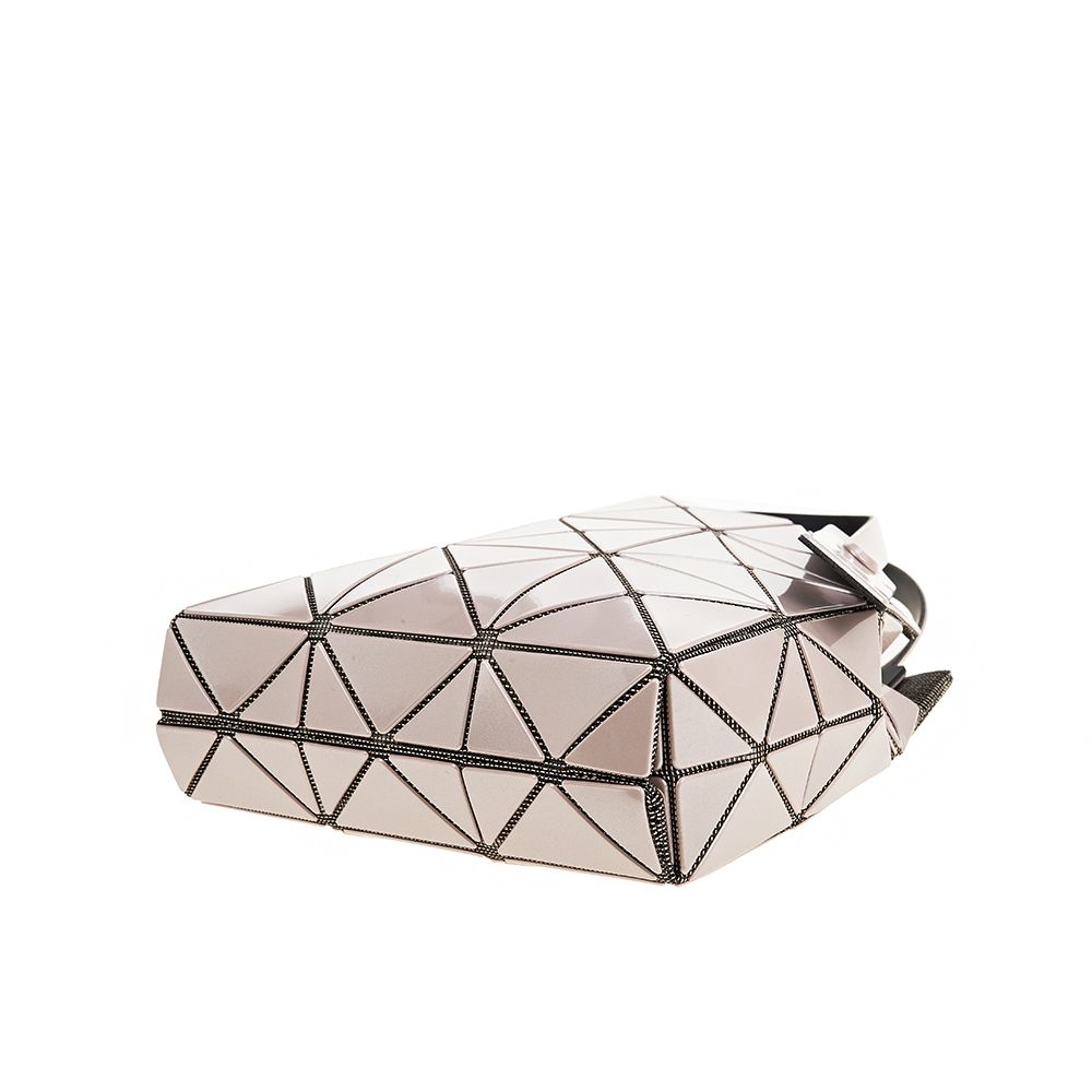 ISSEY MIYAKE 三宅一生BAOBAO 新款CARAT系列金屬材質3x3三角格手提包