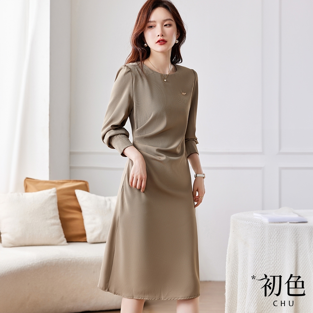 初色 素色字母裝飾圓領長袖中長裙連身裙洋裝-卡其色-31178(M-2XL可選)