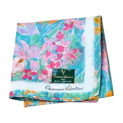 Giovanni Valentino 日本製淺藍底油畫風滿版花卉圖騰字母LOGO帕巾(43CM)