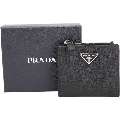 PRADA 普拉達 Saffiano 小號 銀三角牌防刮牛皮4卡釦式短夾(黑色)
