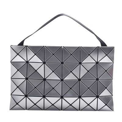 ISSEY MIYAKE 三宅一生BAOBAO亮面幾何方格6X4拉鍊斜背包(銀色)