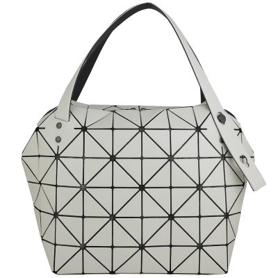 ISSEY MIYAKE 三宅一生 BAOBAO 白米色皮質三角格10x6手提/肩背包