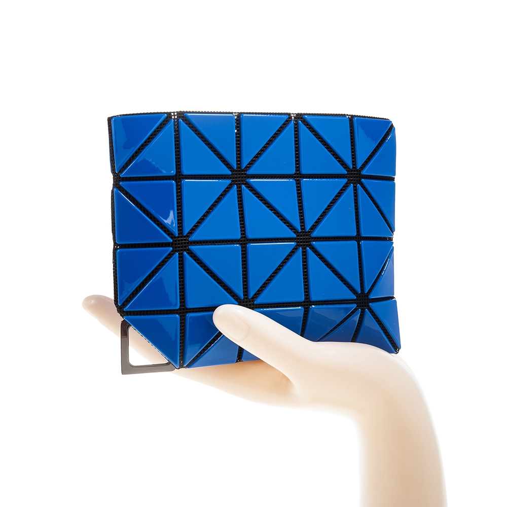 ISSEY MIYAKE 三宅一生BAOBAO 新款FLIPPER系列亮面三角格附鍊帶