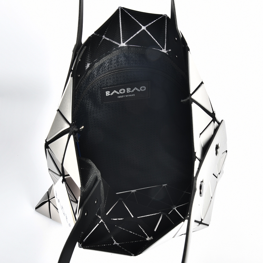 ISSEY MIYAKE 三宅一生BAOBAO LUCENT 金屬感皮革方格6x6手提包-銀灰
