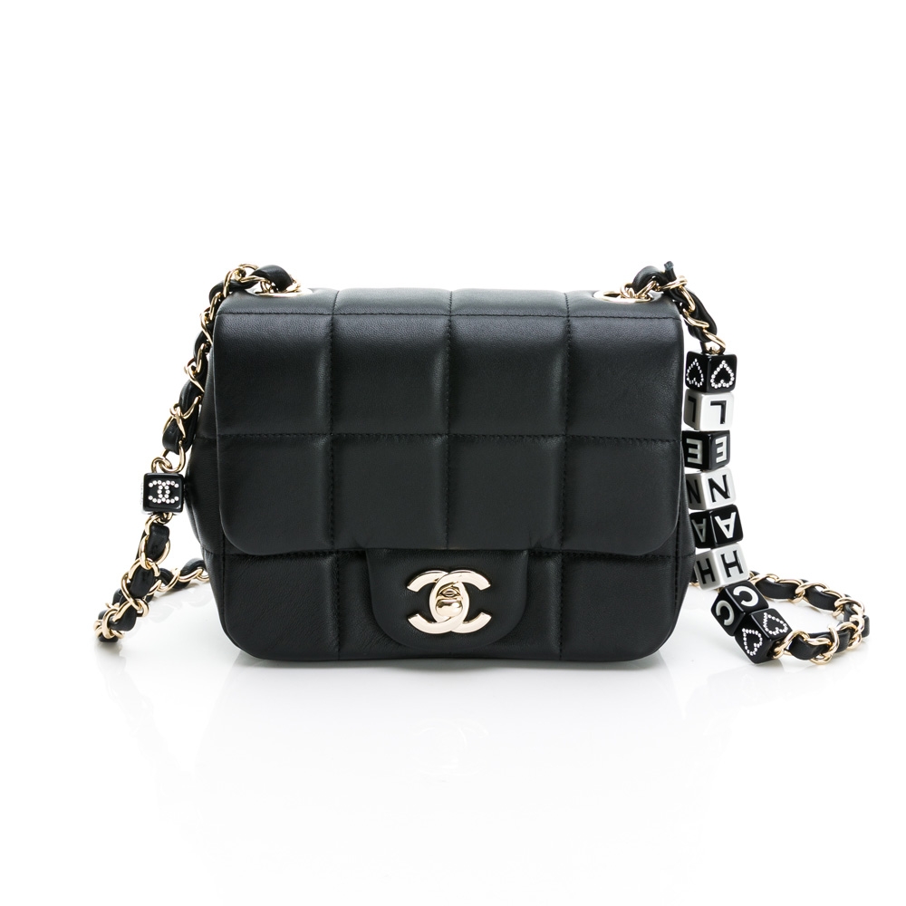 CHANEL香奈兒 Flap bag 雙C羊皮黑白方塊鏈條斜背包 (細紋/方格/金黑雙色鏈帶飾黑白字母方塊)
