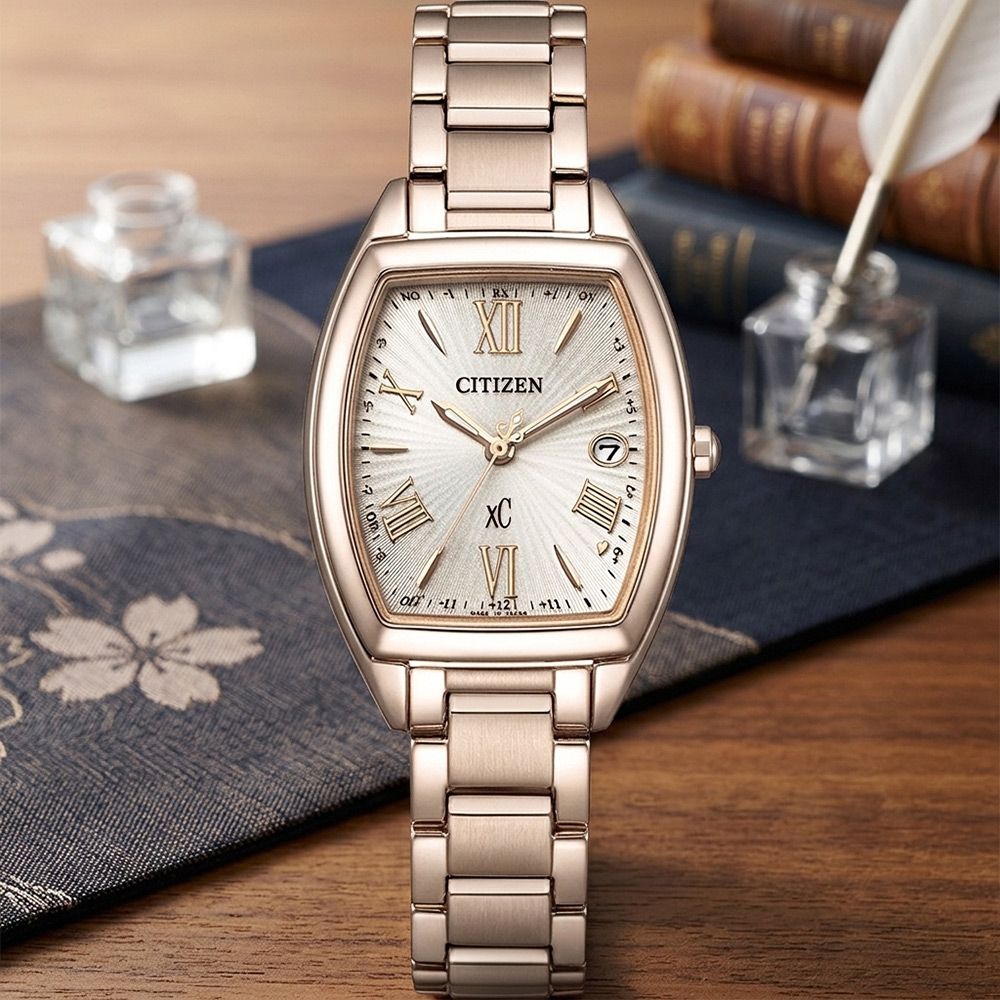 CITIZEN 星辰 XC 優雅酒桶型光動能電波女錶 開學購物季 送禮首選 ES9395-53A
