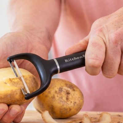 《KitchenAid》美國 附蓋Y型削皮刀(墨黑) | 水果蔬果刨皮刀 去皮刀 果皮削皮器