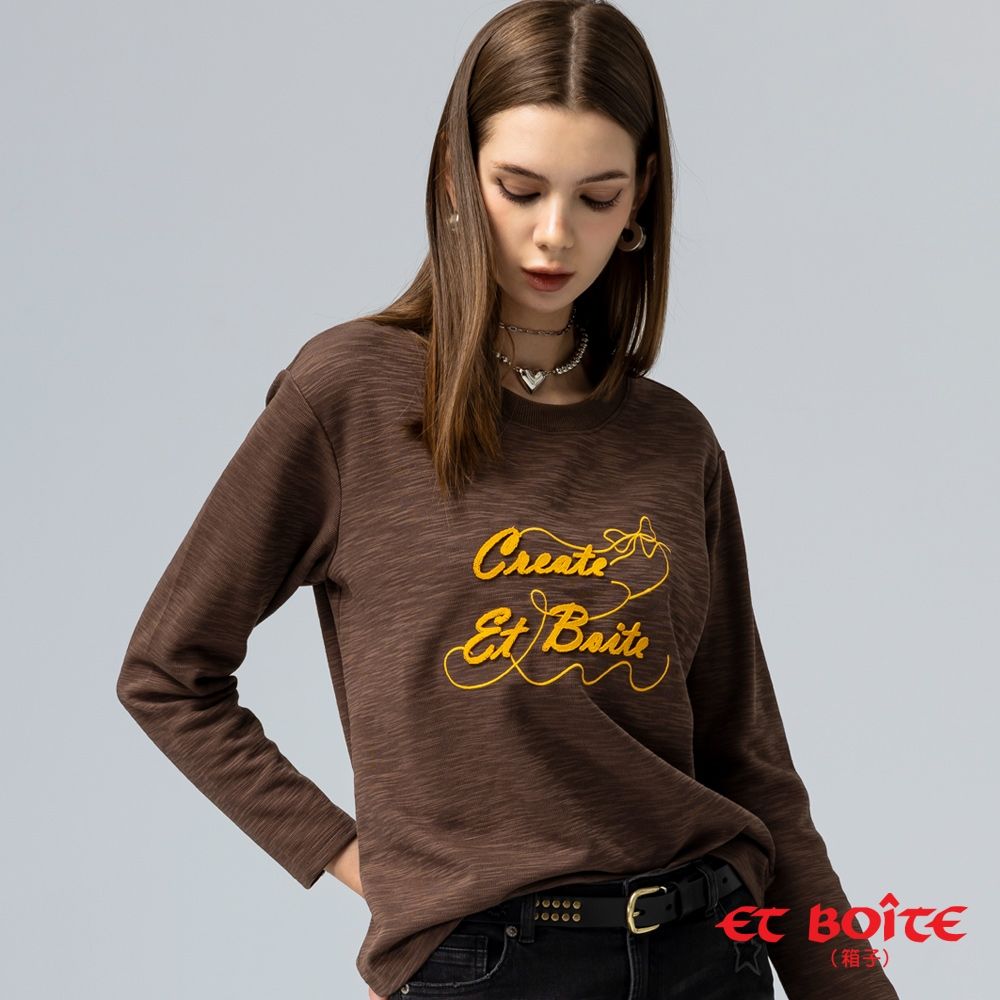 ET BOîTE 箱子 BLUE WAY – 竹節棉字母牙刷繡長TEE(咖啡)