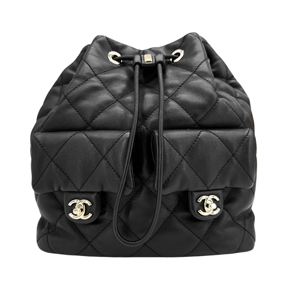 Chanel 香奈兒展示品羊皮金釦雙口袋束口後背包(AS4342-黑) | CHANEL