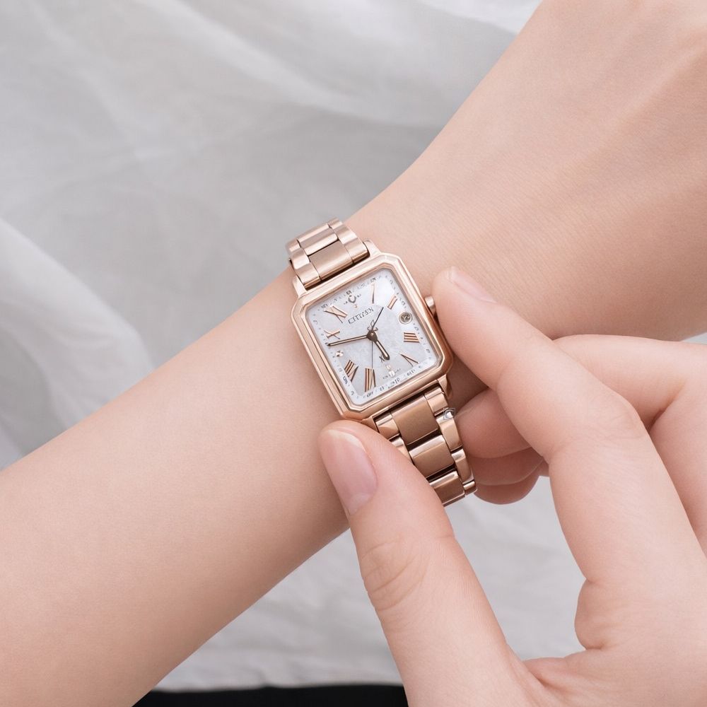 CITIZEN 星辰錶xC 櫻花粉色方形電波光動能女錶-ES9506-54N | xC 系列