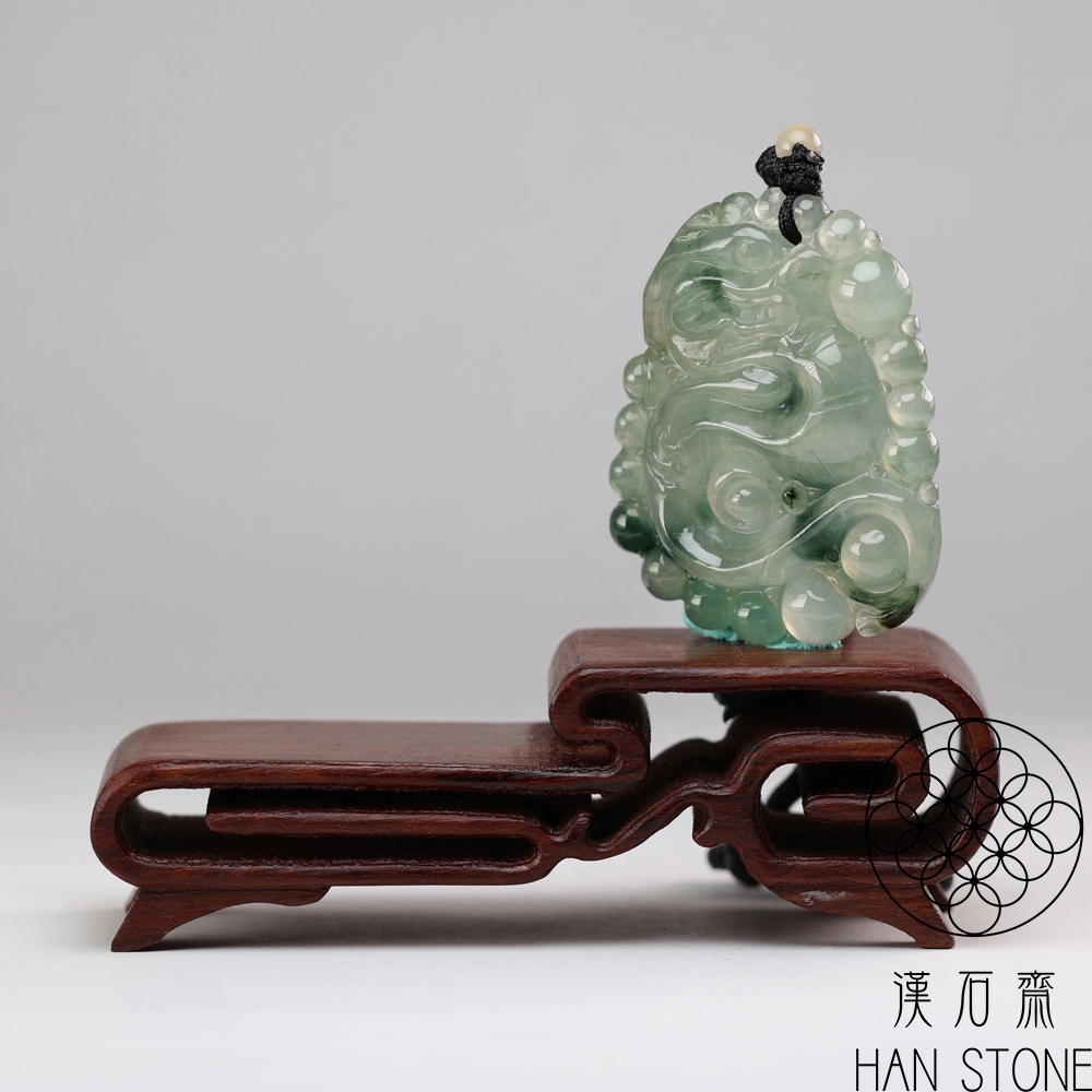 漢石齋】天然翡翠A貨白菜百財玉佩吊墜飄花種(22*44*14mm) | 漢石齋