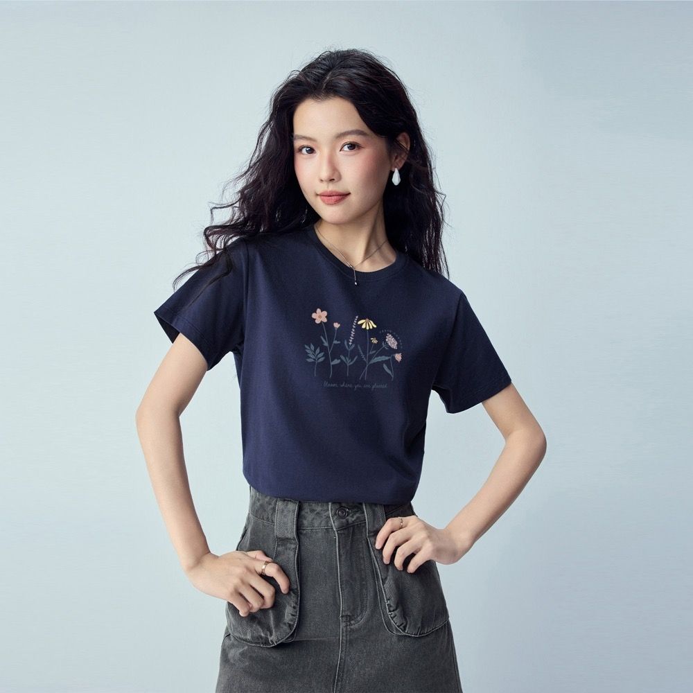 GIORDANO 男女印花TEE【多色任選】 (女裝純棉質感花卉印花短袖T恤-海軍藍)
