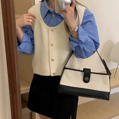 La Belleza疊穿外搭溫柔風U領單四釦金釦短版毛料針織背心