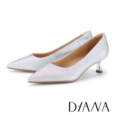 DIANA 氣質格麗特尖頭花嫁中跟鞋 銀色