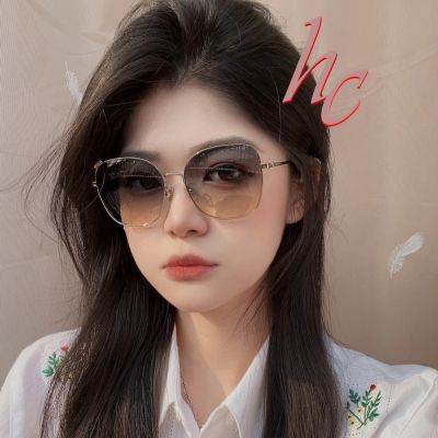 【COACH】亞洲版 時尚太陽眼鏡 精緻簡約設計 HC7133 900579 淡金框抗UV漸層鏡片 公司貨(加贈掛式眼鏡袋)