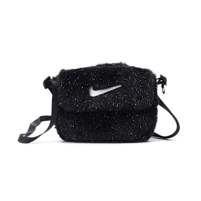 Nike Sustainable Materials 斜背包 絨毛 黑色 小包 人造皮草 FZ1329-010