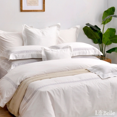 【Great Living格蕾寢飾】義大利La Belle 方圓舒曲-珍珠白 雙人長絨細棉刺繡四件式被套床包組(共三色)