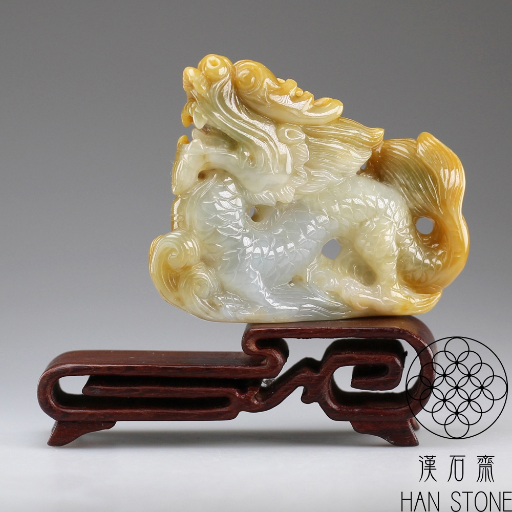 漢石齋】天然A貨冰糯種帶黃翡翡翠護主金龍小擺件(53*66*17mm) | 漢石齋