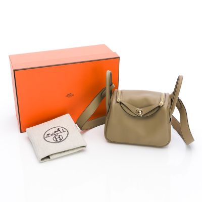 HERMES愛馬仕 Lindy II mini verso bag(馬爾法米色/金扣)